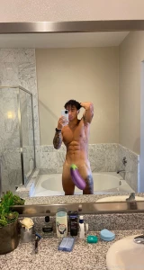 Lighting in here makes me look so big