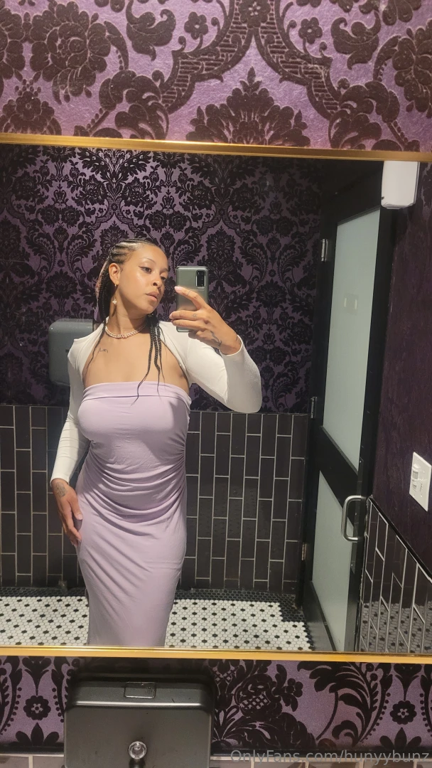 Omg you guys i had this hot chicago sub meet me and my friend at a bar 