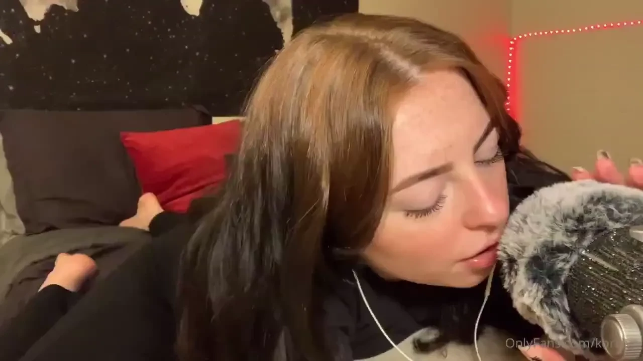 Asmr - strip tease mouth sounds 