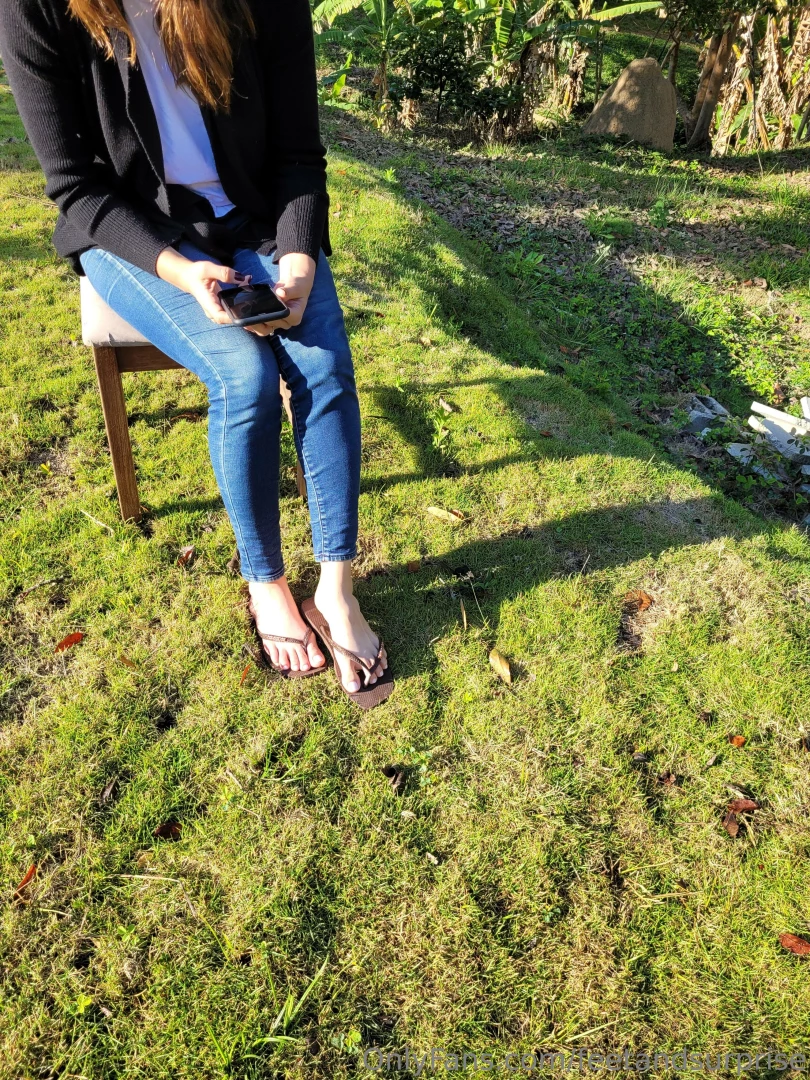 Feetandsurprise 