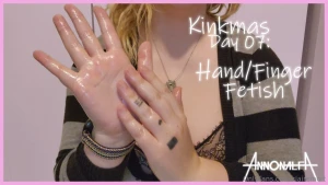 Hand rubbing this one is for the hand lovers out there watch me rub my