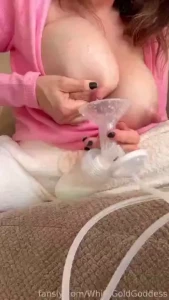 I could eat myself up in this outfit so cozy and cute plus dem boobies