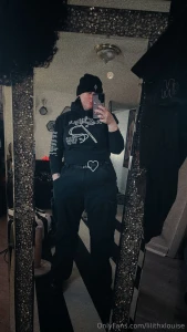 I didnt mosh much tonight because cramps got me like a bitch still part 1