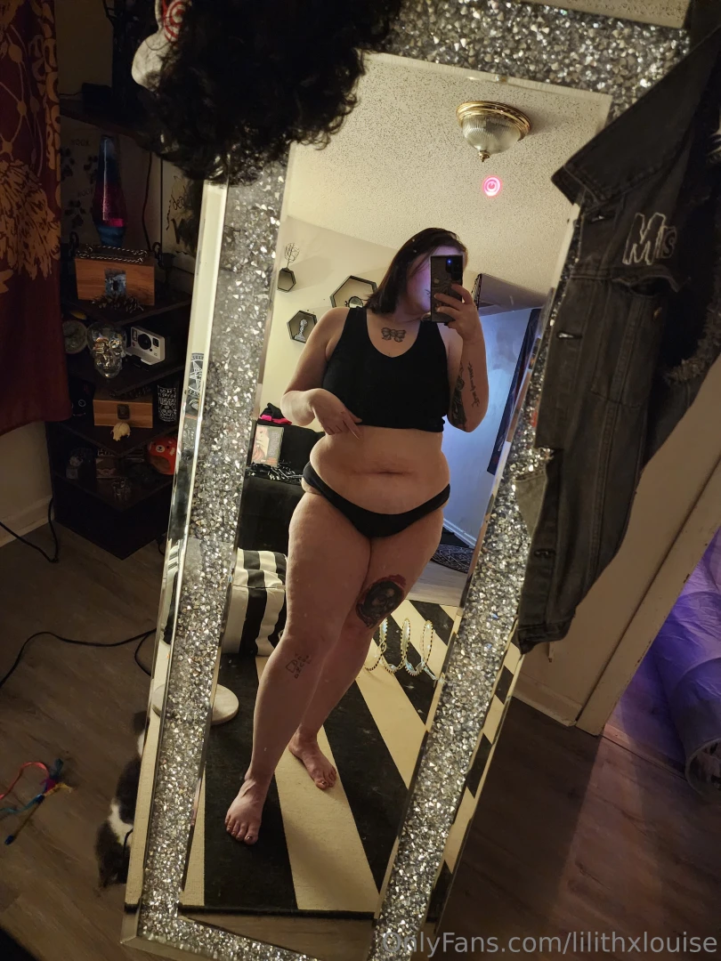 I didnt mosh much tonight because cramps got me like a bitch still 