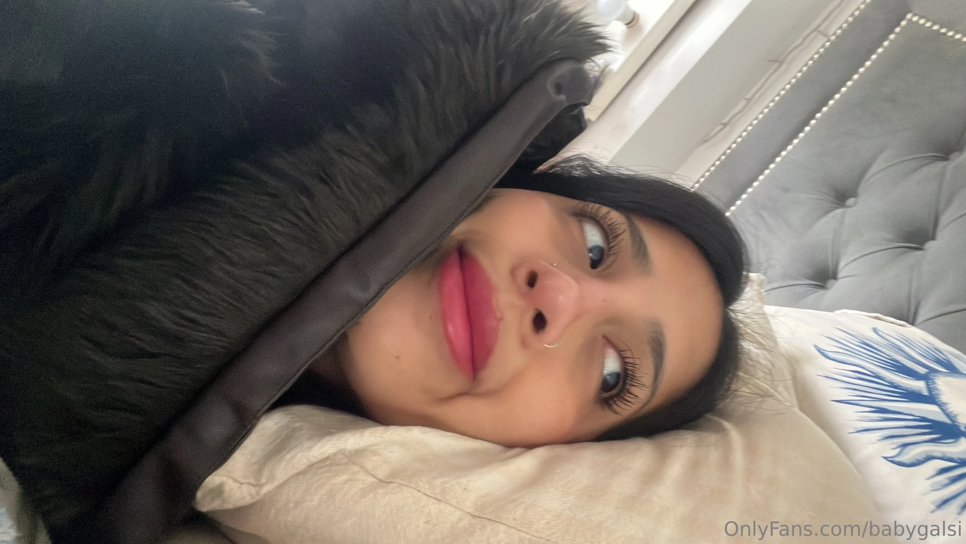 It s cold here someone to warm me 