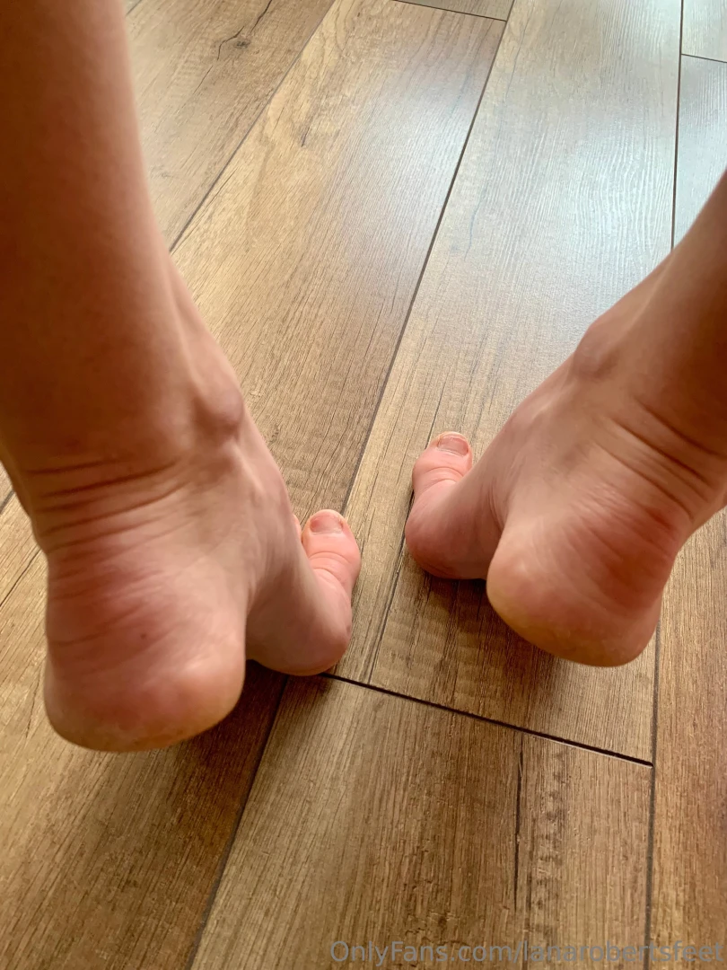 Hello it s time for a new pedicure 