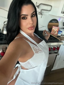 Ok it s time i had it out i had a secret photoshoot and twerk session