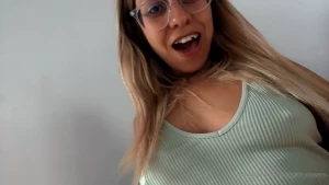 Kom jij lekker met mij spelen lieverd ik heb een speciaal cadeautje