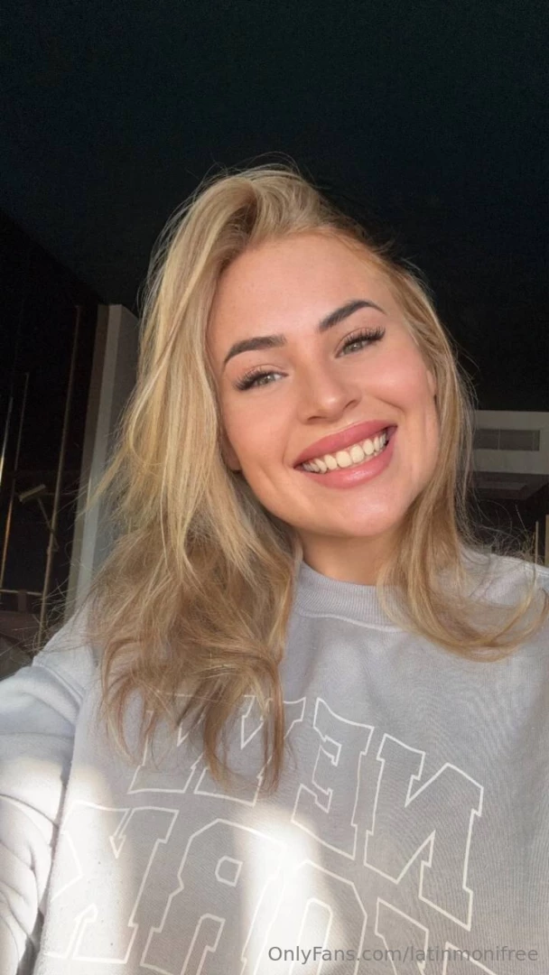 Touch down in greece 