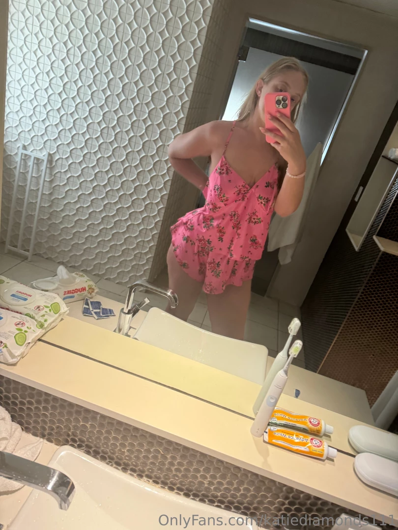 Good morning my loves do you like my new pajamas 