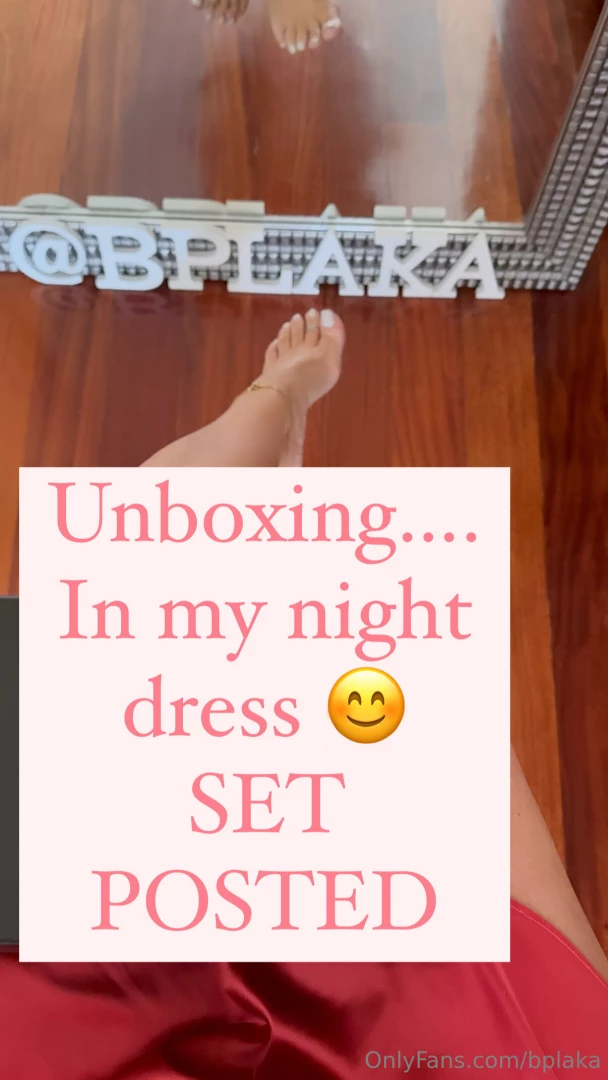 Unboxing in my night dress 