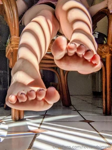 No words just toes