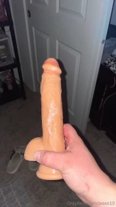 Look how good i just creamed on this huge dildo also if anyone wants
