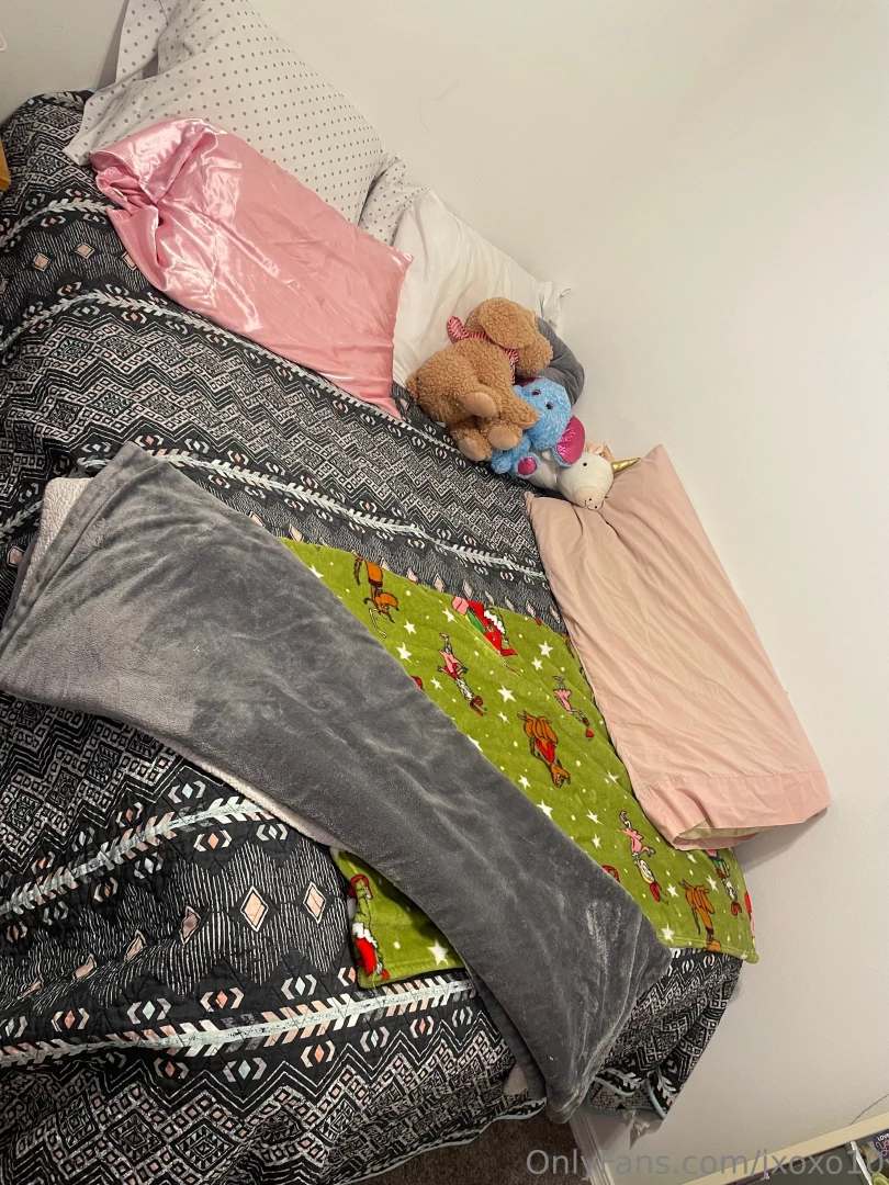 Made my bed who wants to come mess it up with me 