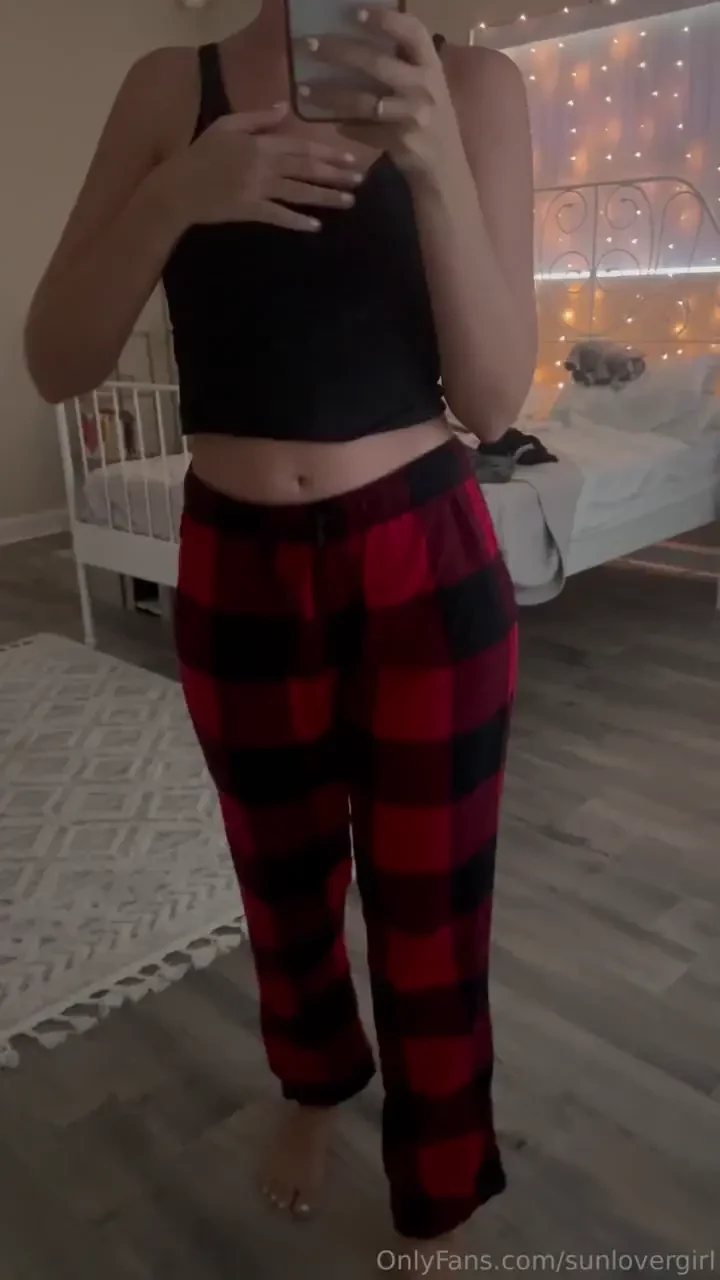 A little sneak peak what santa will bring you if you re extra good 