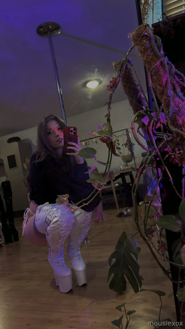 I got new boots got more pictures going straight to your messages 