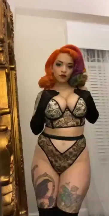 Sexy little pinup clip 