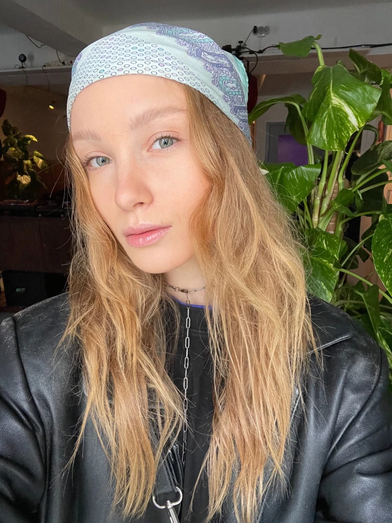 I look cute but my thoughts 