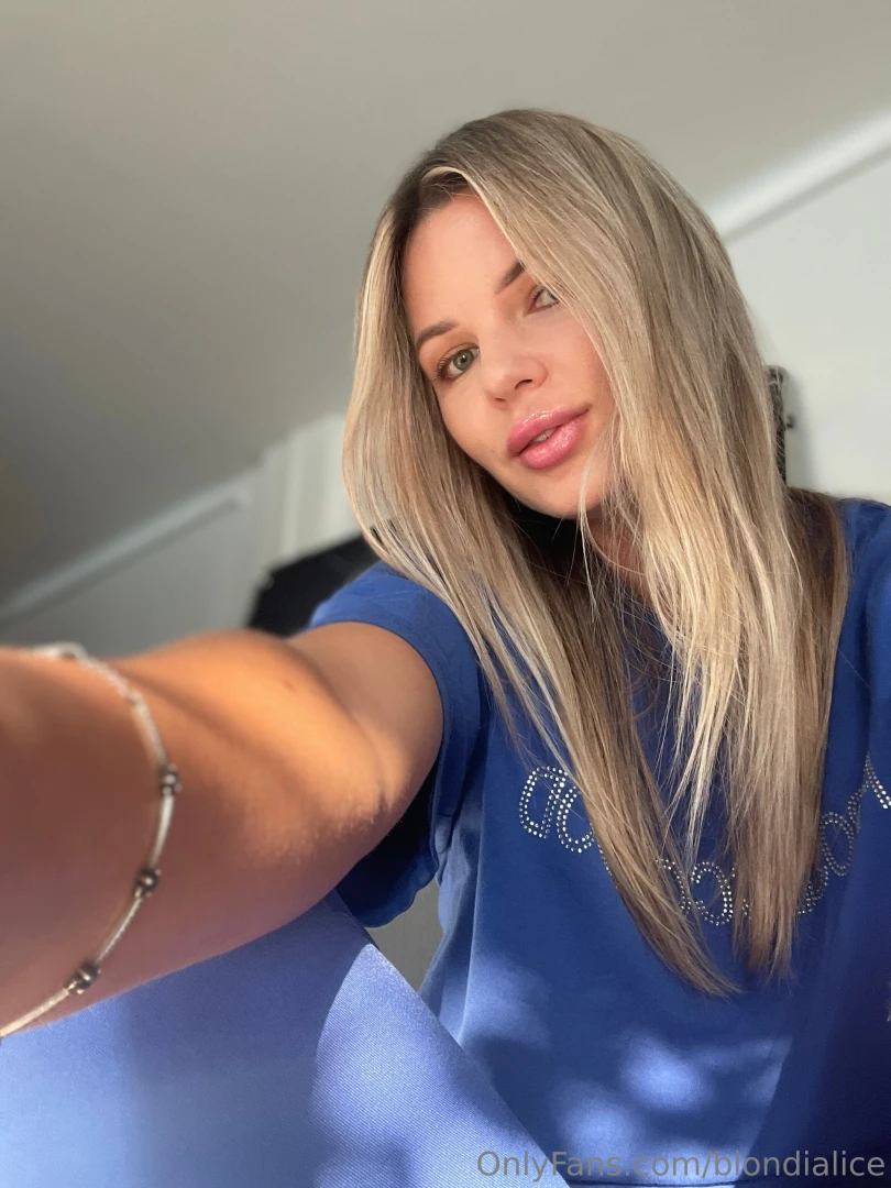 Sunlight kisses my skin and my mood feels like a summer breeze 