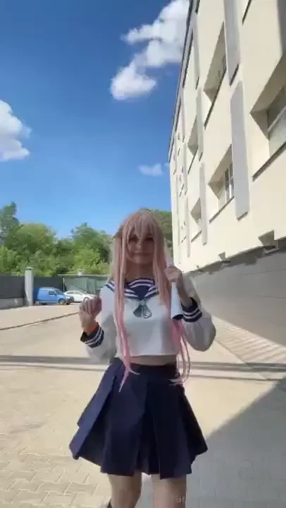 A quick dance break from me to energize your day 