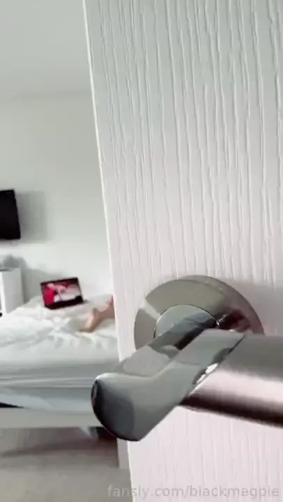 Oops i came home and was feeling horny so put on some porn but my 