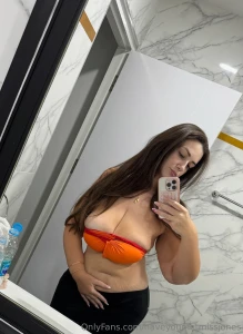 I m feeling so hot in this pic