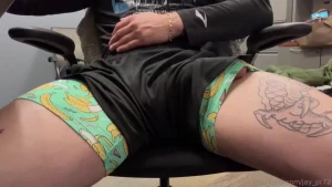 Anyone wanna suck me off under my desk while i work