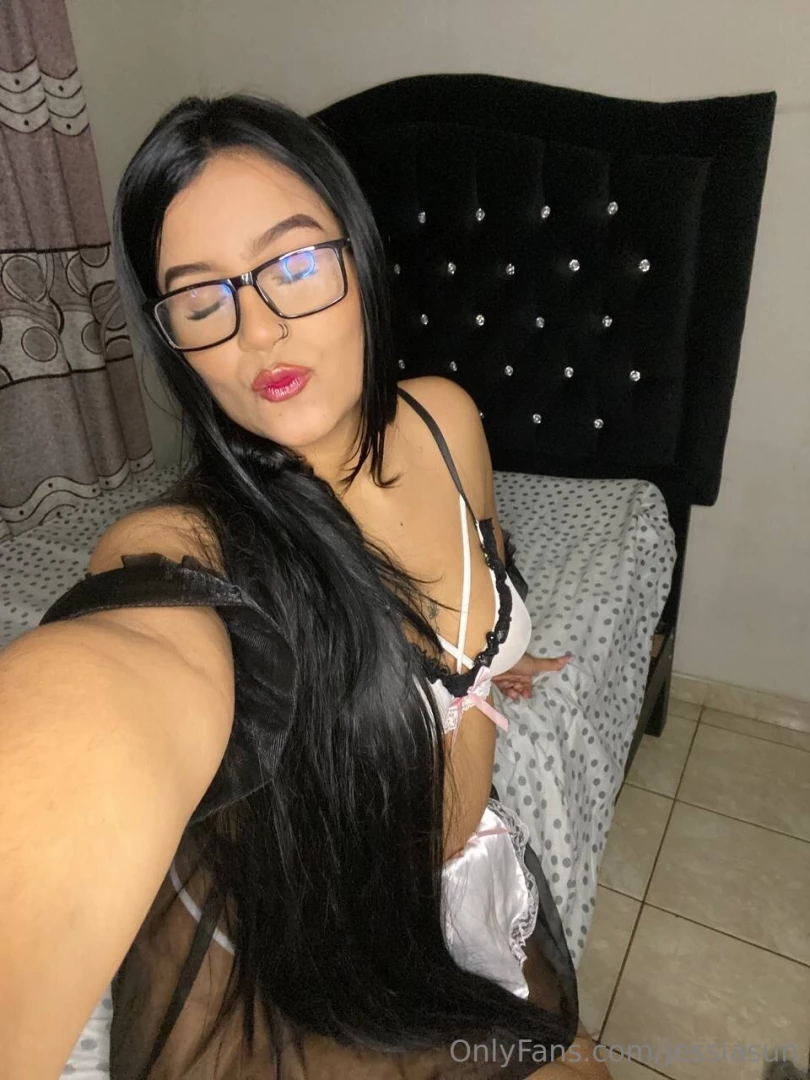 Im so horny now wanna play 