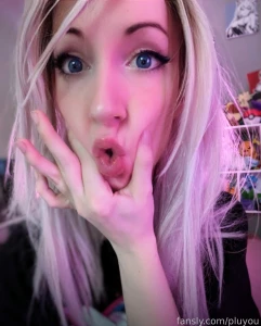 Your trap girlfriend sending you cringe girlfriend clips x3 dont know