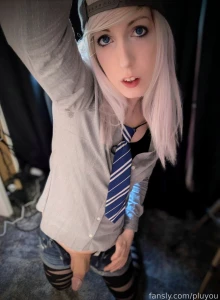 Nobody talks about my cable management pls focus on my dick or eyes