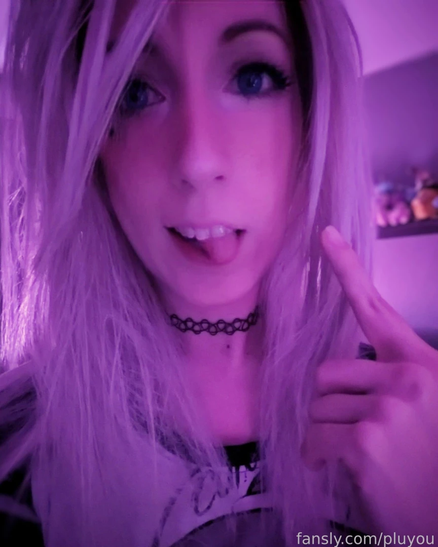 You look so cute on your knees let me fuck that pretty face a bit more 