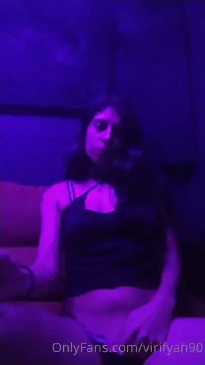 Buenos humos ma aneros nos fumamos uno pd ya escuchaste el msj 