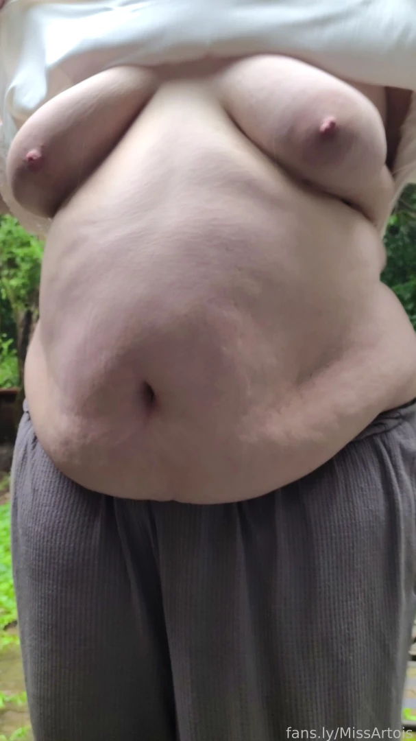 A quick flash s a fun way to start a rainy day bbw bbwmilf outdoor 