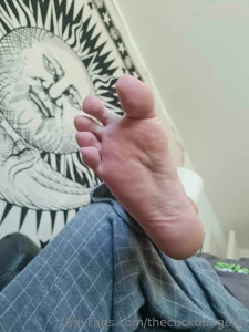 I ve been on my feet all night and these tired soles need their lint part 6