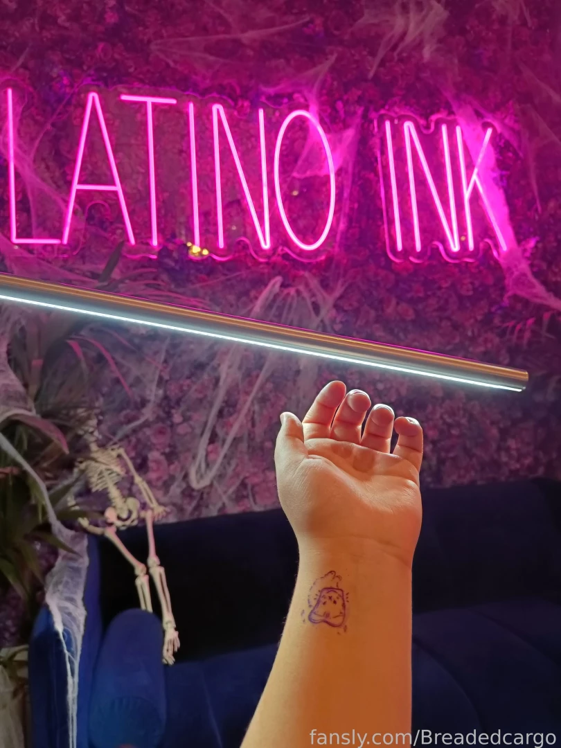 Ayyyy i got a new tattoo and im bacj home so hopefully more photos gt part 2 