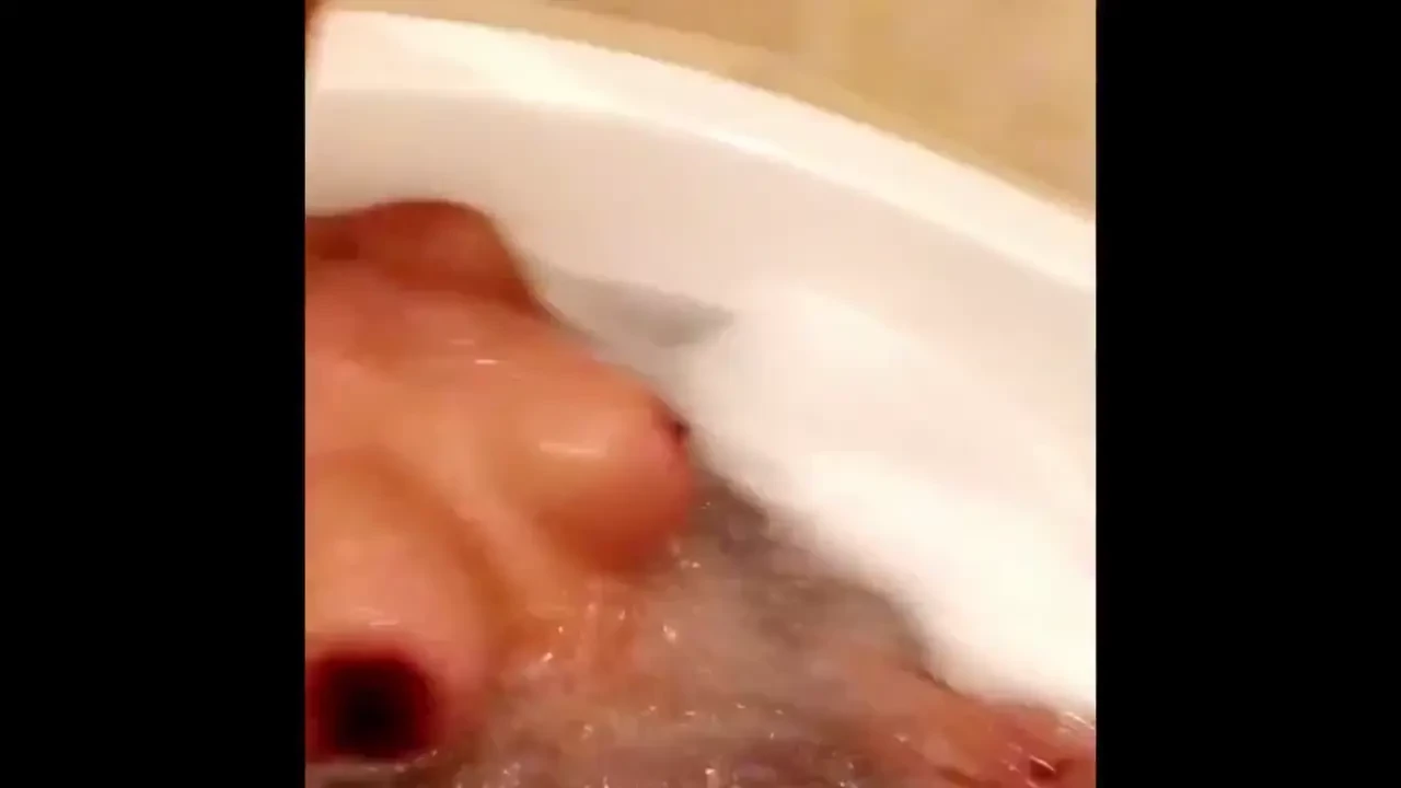 Testing out a post with this clip of 2018 avn in vegas i m looking 