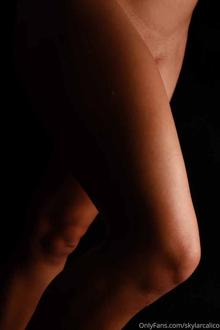 I had a request for some photos of my short as hell legs so here you part 3 