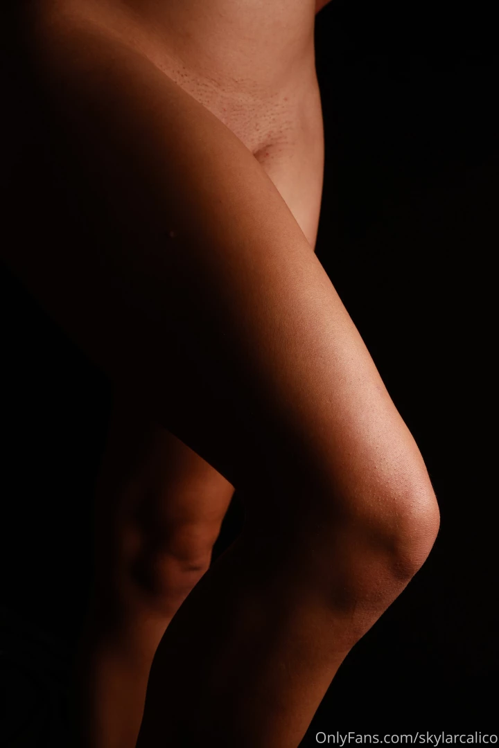 I had a request for some photos of my short as hell legs so here you part 1 