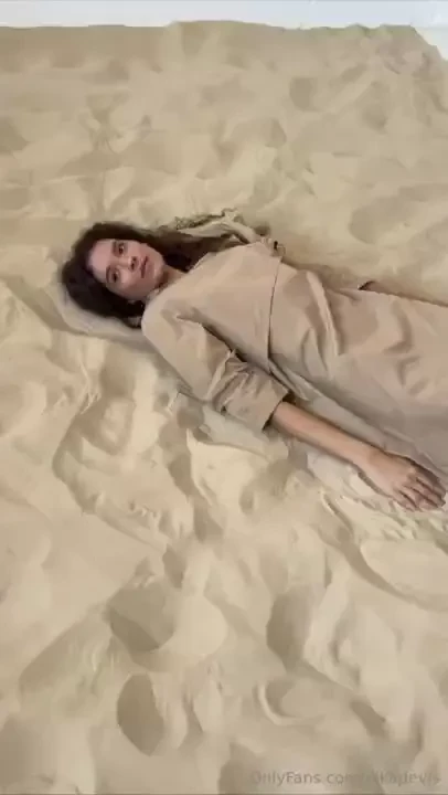 A photo shoot on the sand helps to create an atmosphere of ease and 