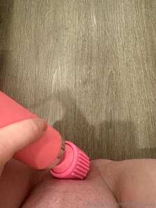 Fuck i m horny wanna play with me