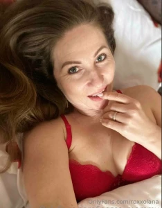 Free only for 12 subs this hot mom your_hot_mommy is able to fully part 16