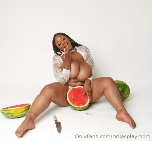 Special sneak peek of my new photoshoot covered in juices and ready to part 1