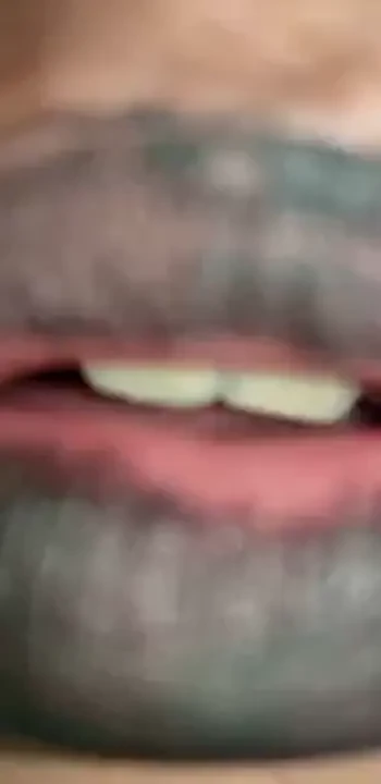 Small voice testtt - just some whispering as i part my smudged black 