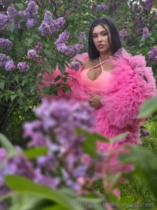 Do you like to give flowers and i like to turn into the one you want