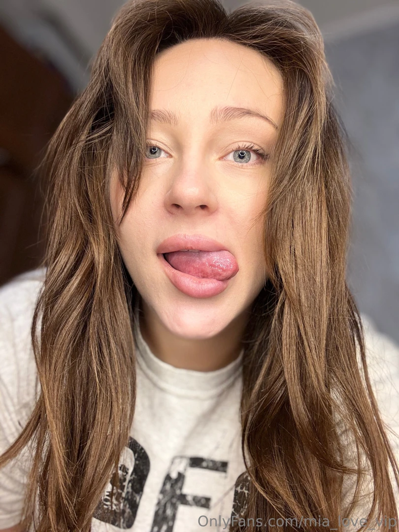 Good morning this is how i wake up my hair has a mind of its own but part 1 