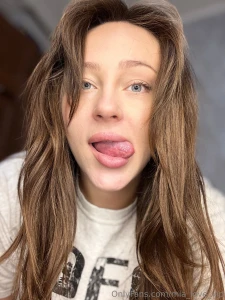 Good morning this is how i wake up my hair has a mind of its own but part 1