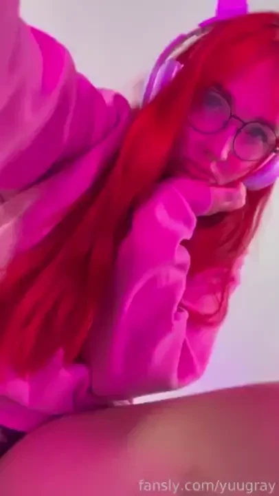Teen redhead altgirl curvy nerd pale pawg egirl glasses cute 