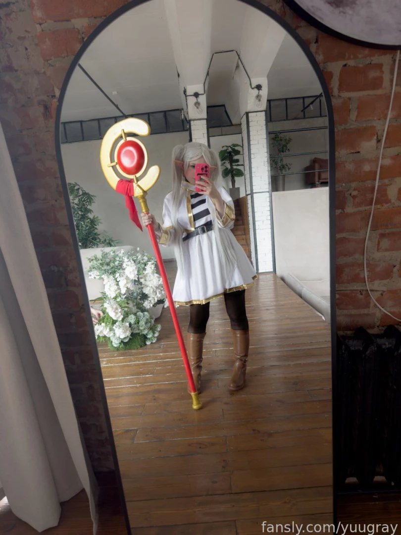 This frieren will show you a trick only between us fyp cosplayer egirl 