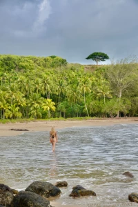 Flashback to my trip to hawaii super missing the hot weather amp sex
