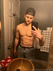 Im lonely on christmas but i still have a smile on my face